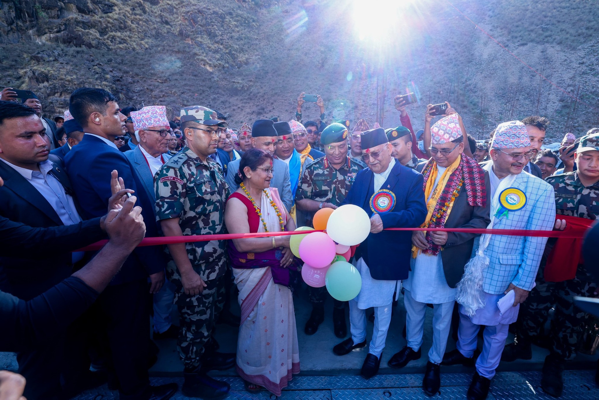 प्रधानमन्त्रीद्वारा हुम्ला पुगेर गरे बेलिब्रिज उद्घाटन