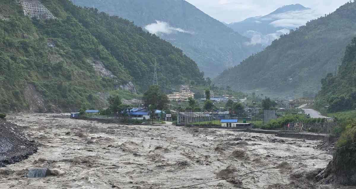 भोटेकोशीमा भीषण बाढी, सतर्क रहन आग्रह