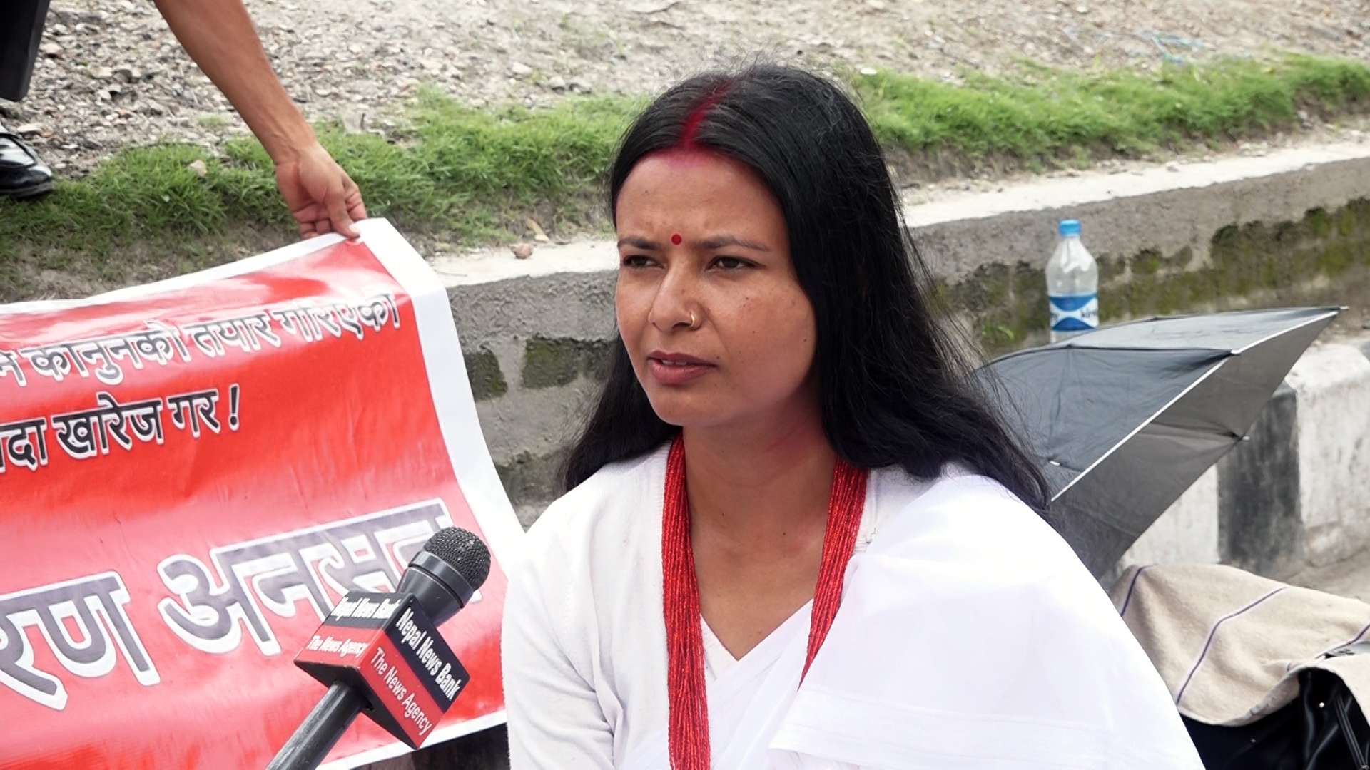 बहुविवाहविरुद्ध अनसनमा बसेकी यादव भन्छिन्– मेरो शव उठाउन माइतीघर आउनू