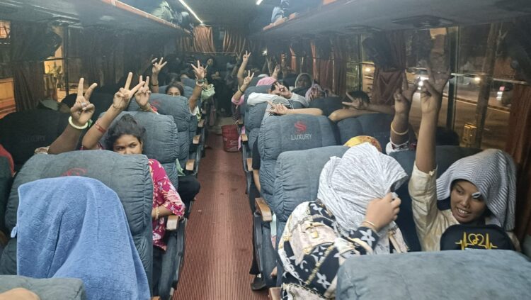 दिल्लीबाट उद्धार गरिएका ४० जना नेपाली महिलालाई नेपाल ल्याइयो