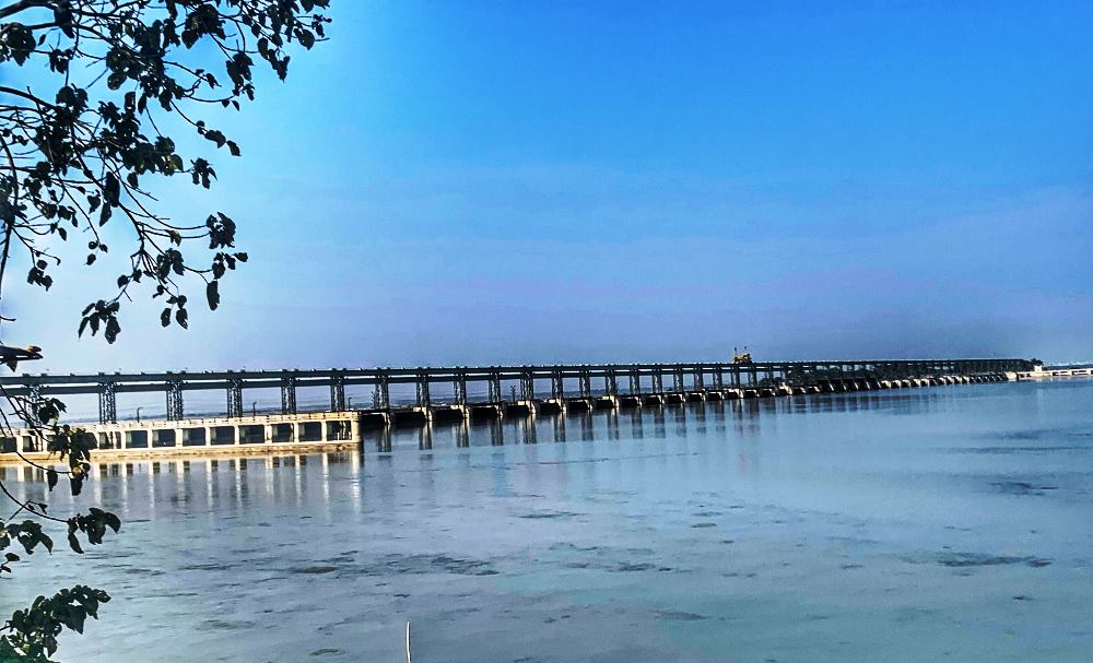 सप्तकोशीमा पानीको बहाव बढ्दो, २८ ढोका खोलियो