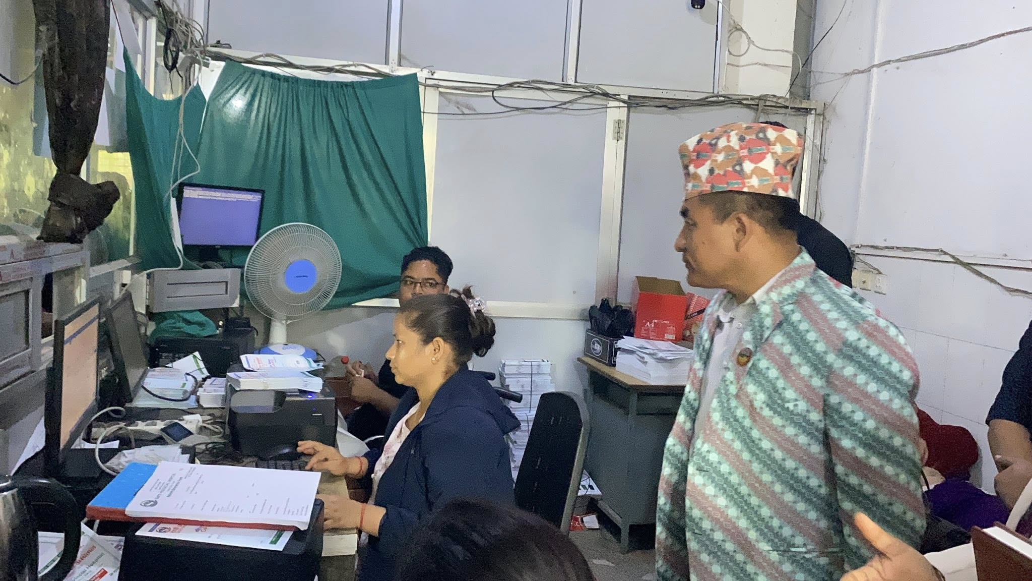 राप्ती प्रादेशिक अस्पतालमा स्वास्थ्यमन्त्री सारुको छड्के अनुगमन