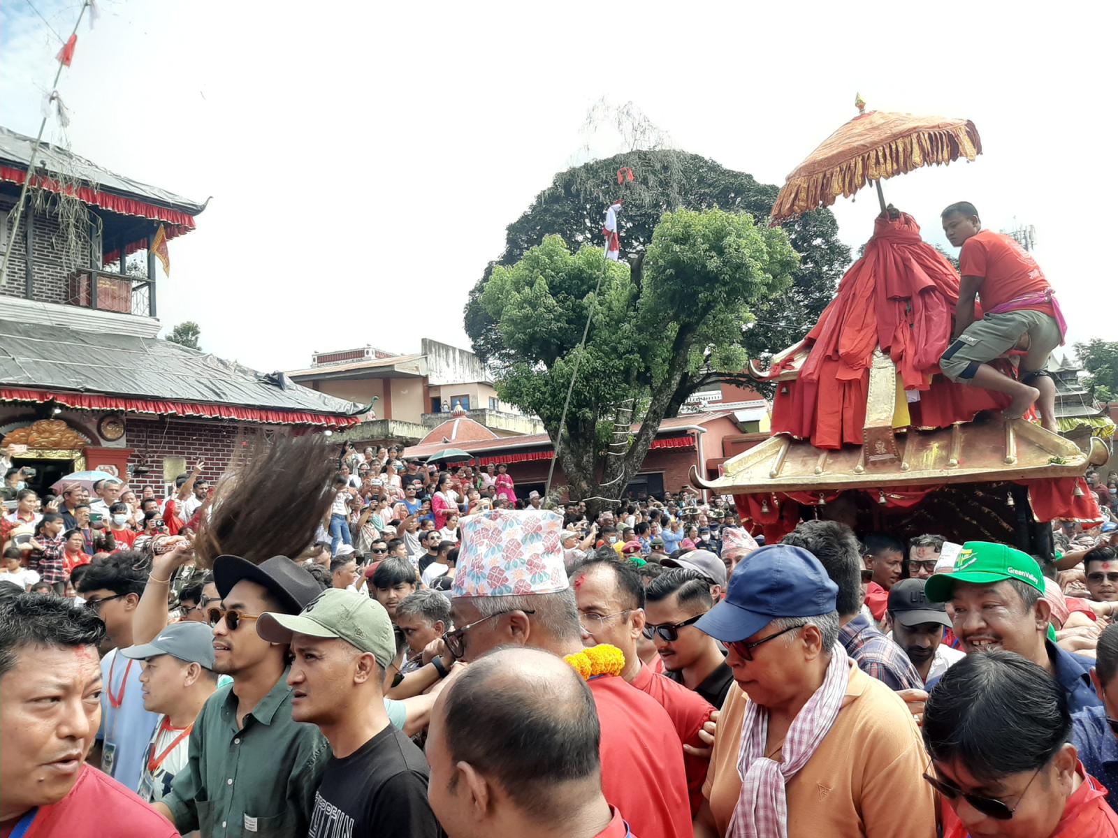 रणउजिरेश्वरी भगवती रथ यात्रा (खट जात्रा) मा उपप्रधानमन्त्री एवम् अर्थमन्त्री विष्‍णु पौडेल पाल्‍पा आउॅदै