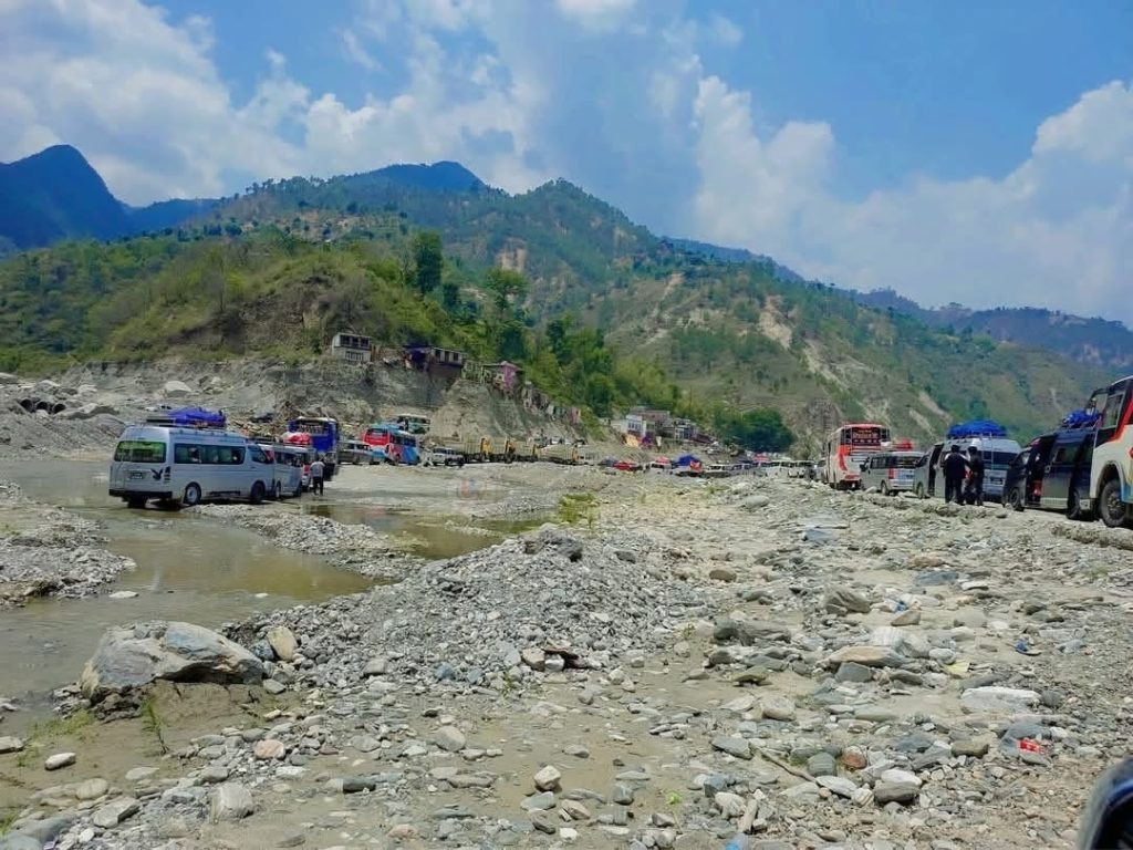 बिपी राजमार्गमा थप १५ दिन राति सवारी सञ्चालनमा रोक