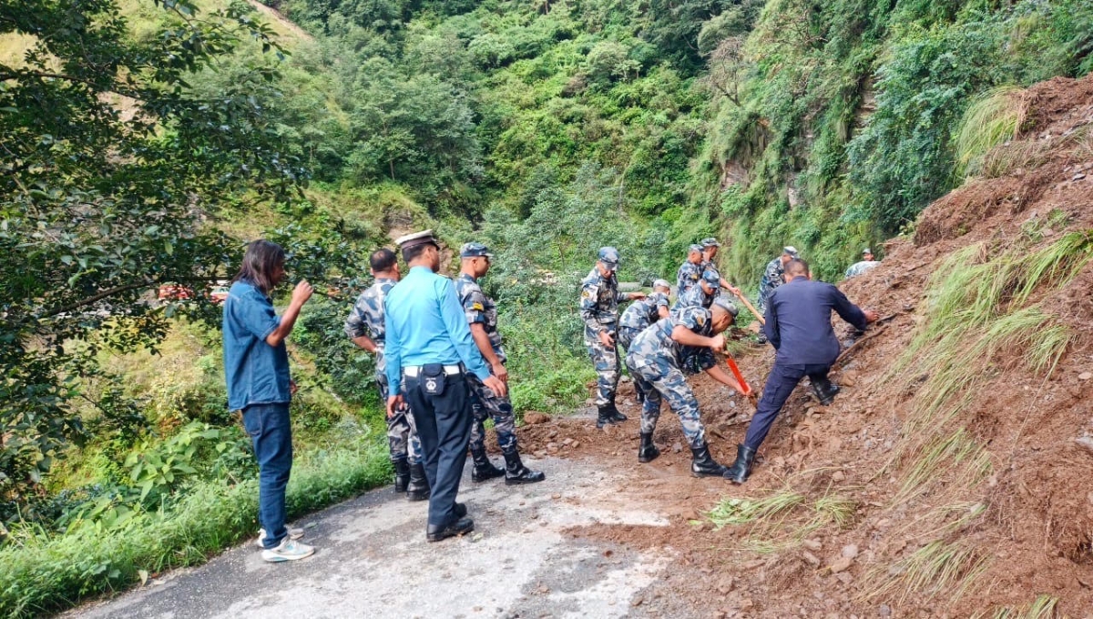 गुल्मीको रिडी-तम्घास सडक अवरुद्ध