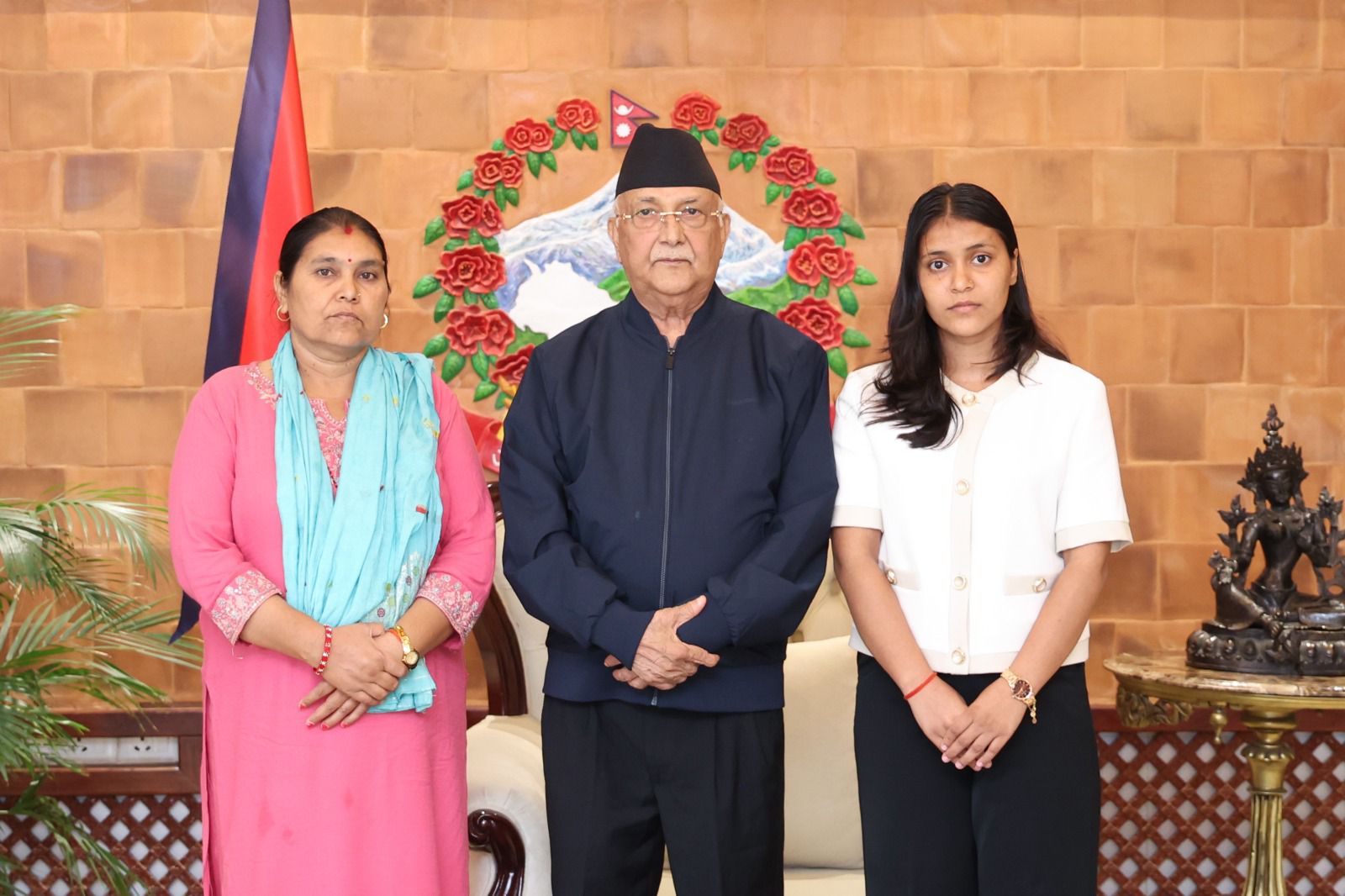 इजरायलबाट फर्किएर विपिनको आमा र बहिनीले भेटे प्रधानमन्त्रीलाई