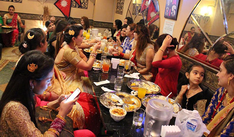 हिन्दु महिलाहरुकको महान चाड तीज सुरु, आज दर खाएर मनाउँदै