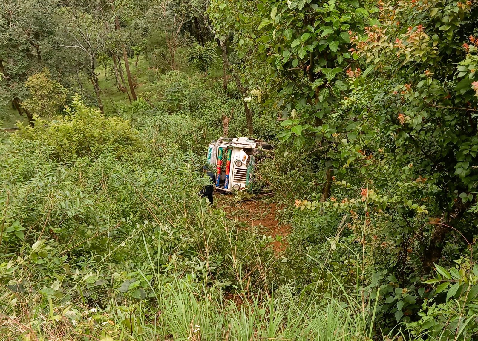 बैतडीमा जीप दुर्घटना हुँदा १२ जना घाइते