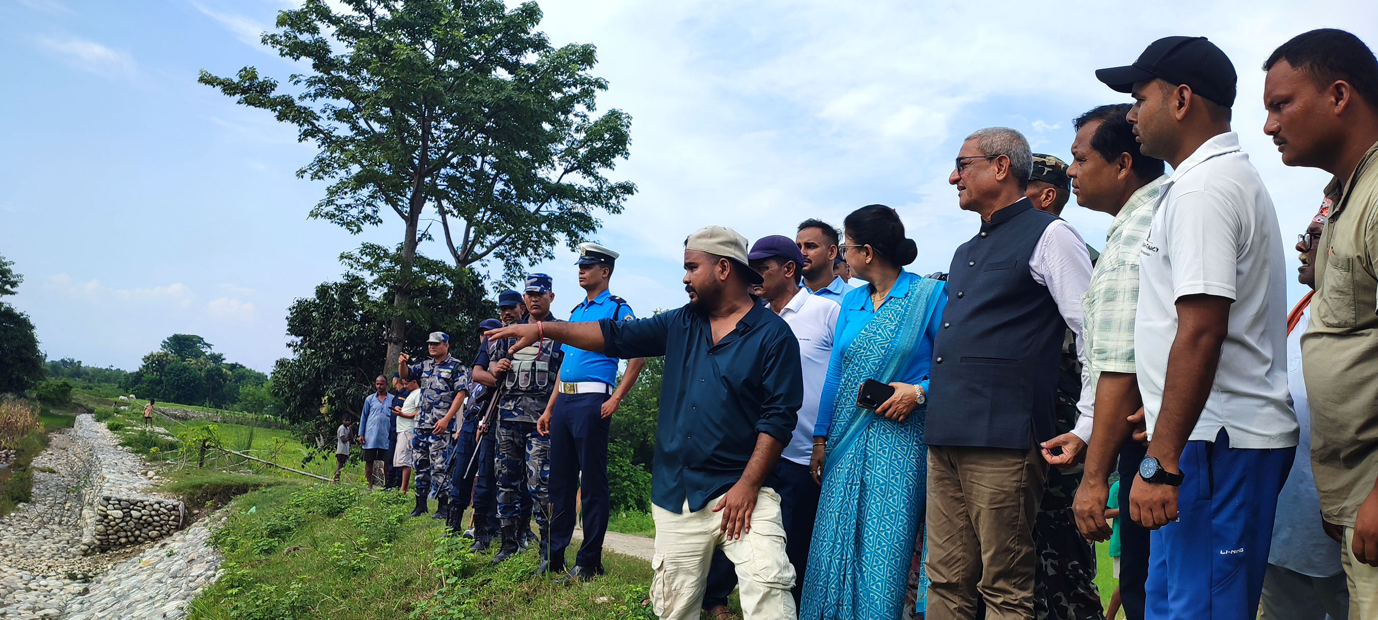 गृहमन्त्रीद्वारा बाढी प्रभावित क्षेत्रको स्थलगत अवलोकन