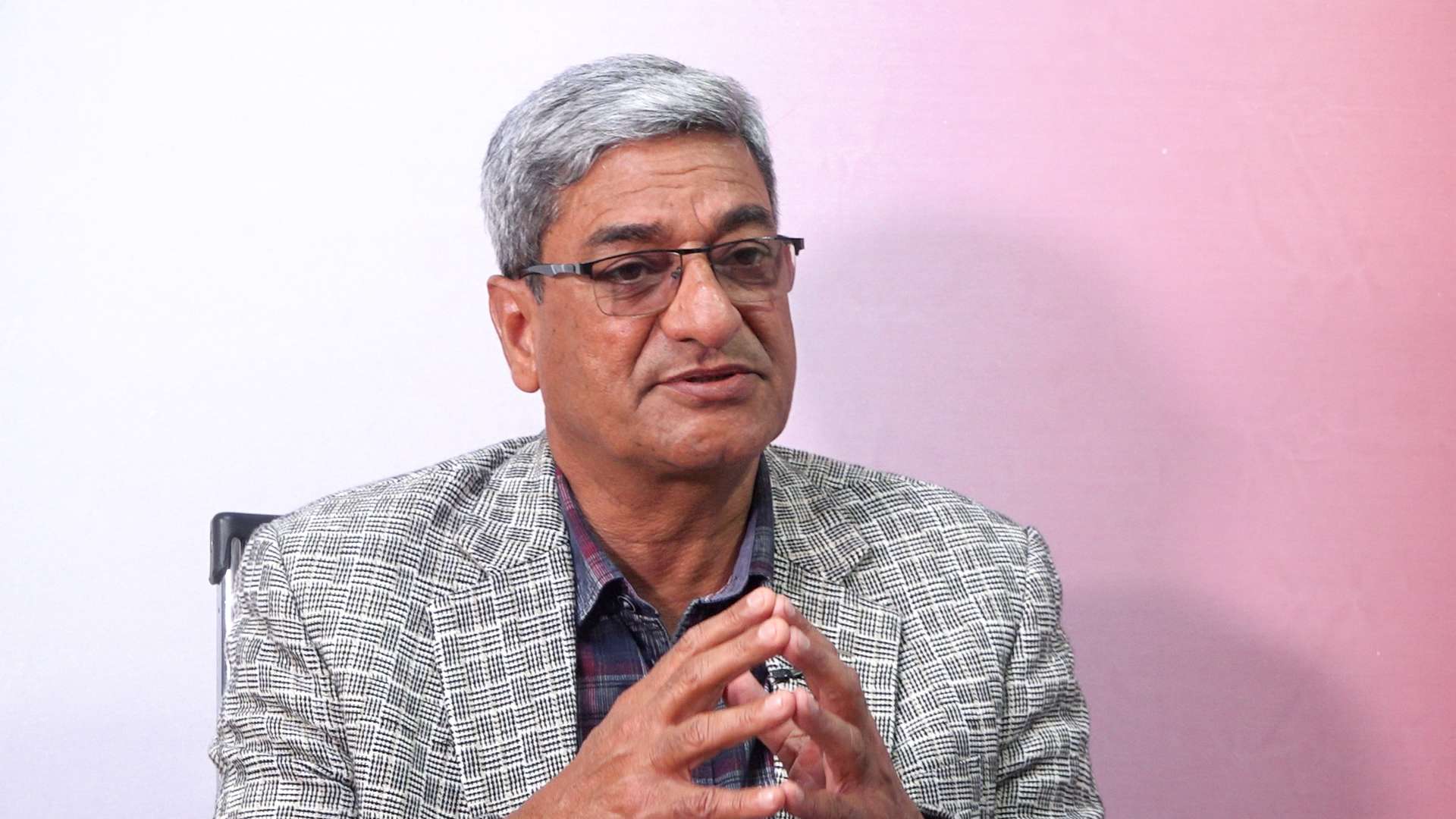 गृहमन्त्री लेखकले दिए राजीनामा