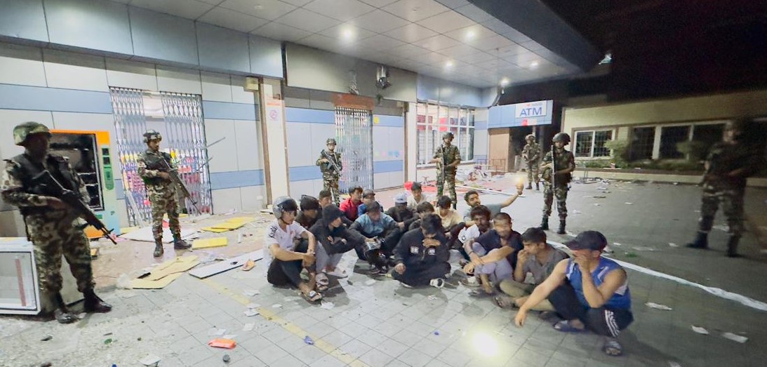 नेपाली सेनाद्वारा लुटपाट गर्ने २६ जना पक्राउ