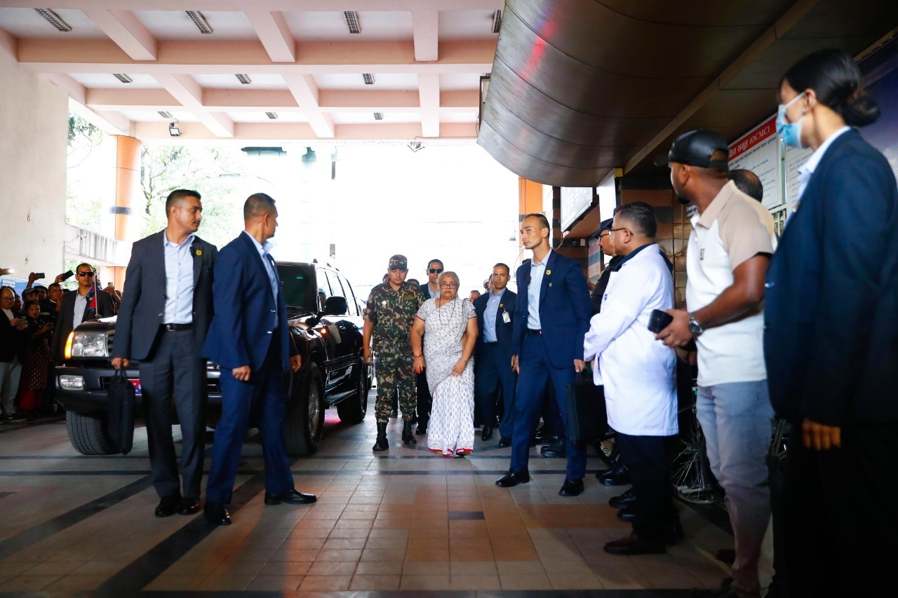 प्रधानमन्त्री कार्की घाइतेलाई भेट्न सिभिल र ट्रमा सेन्टरमा