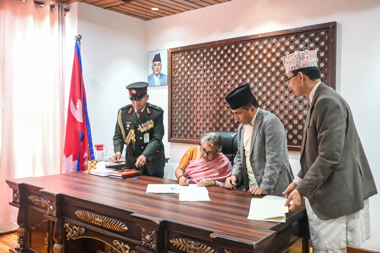 प्रधानमन्त्री सुशीला कार्कीको पदभार ग्रहण गरिन