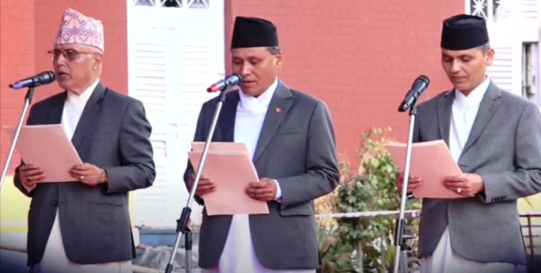 नवनियुक्त मन्त्रीहरूले लिए शपथ