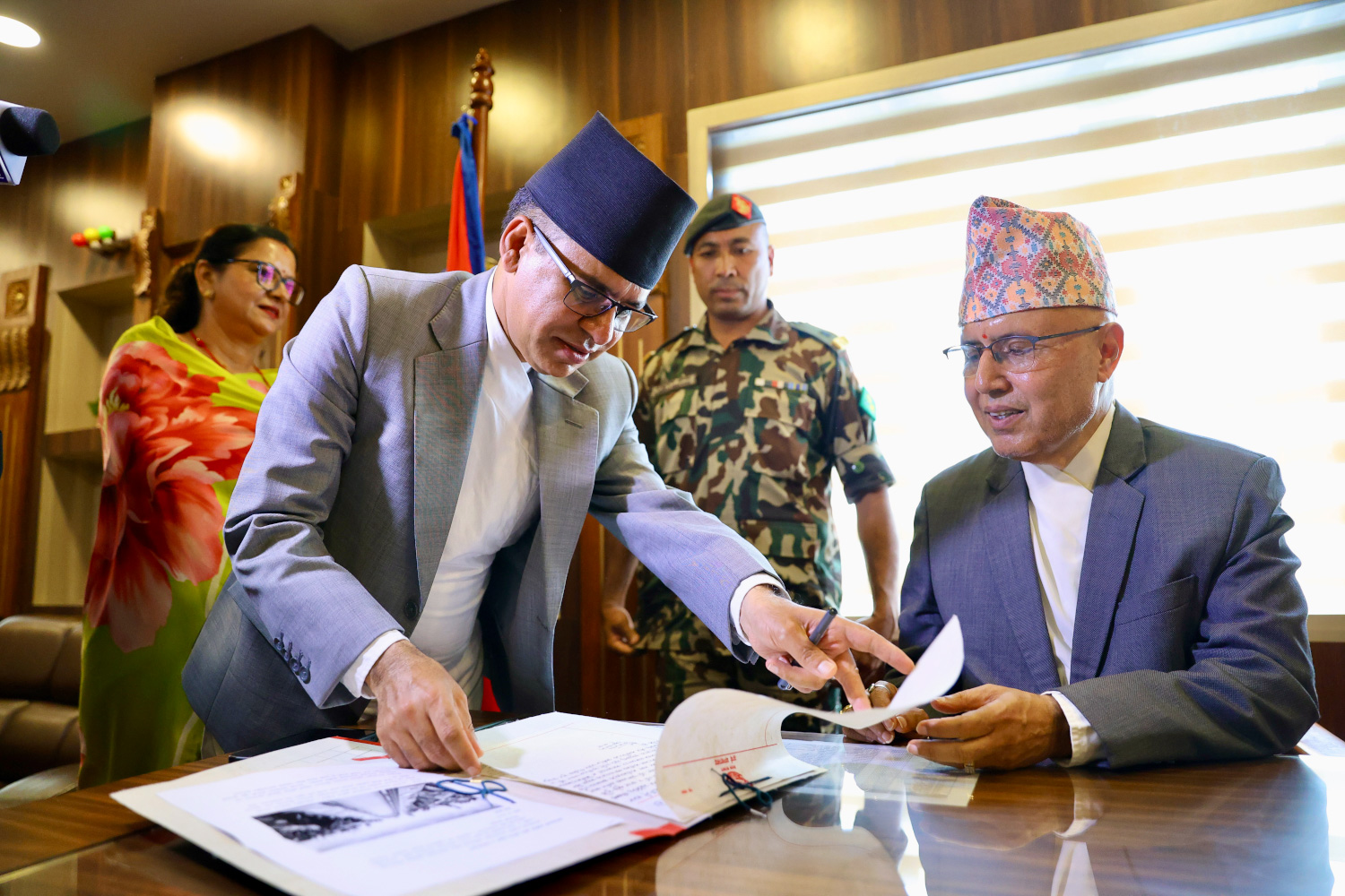 अर्थमन्त्री खनालले गरे पदभार ग्रहण