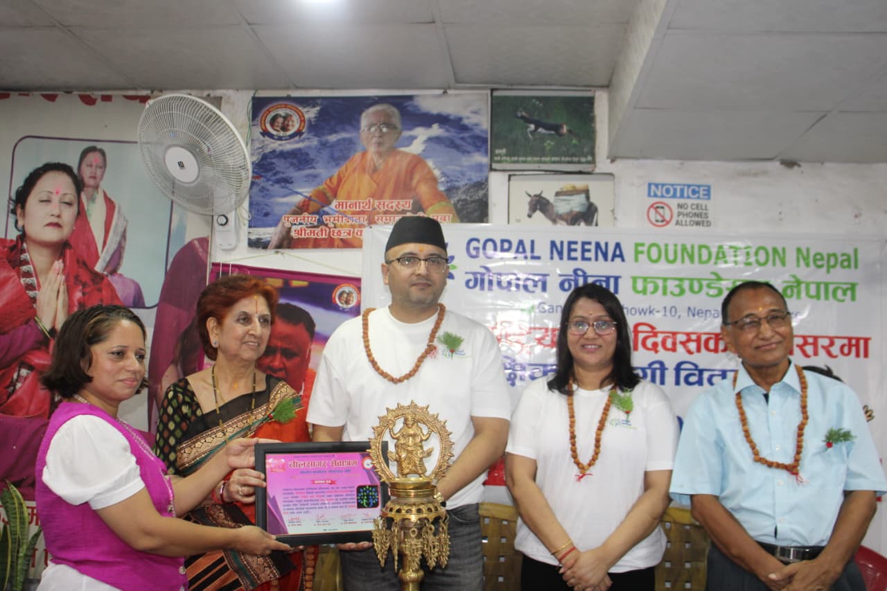 बाल दिवसमा फाउण्डेसनद्वारा आश्रितहरुलाई खाना र बालबालिकालाई पेन्टिङ र खेल सामाग्री वितरण