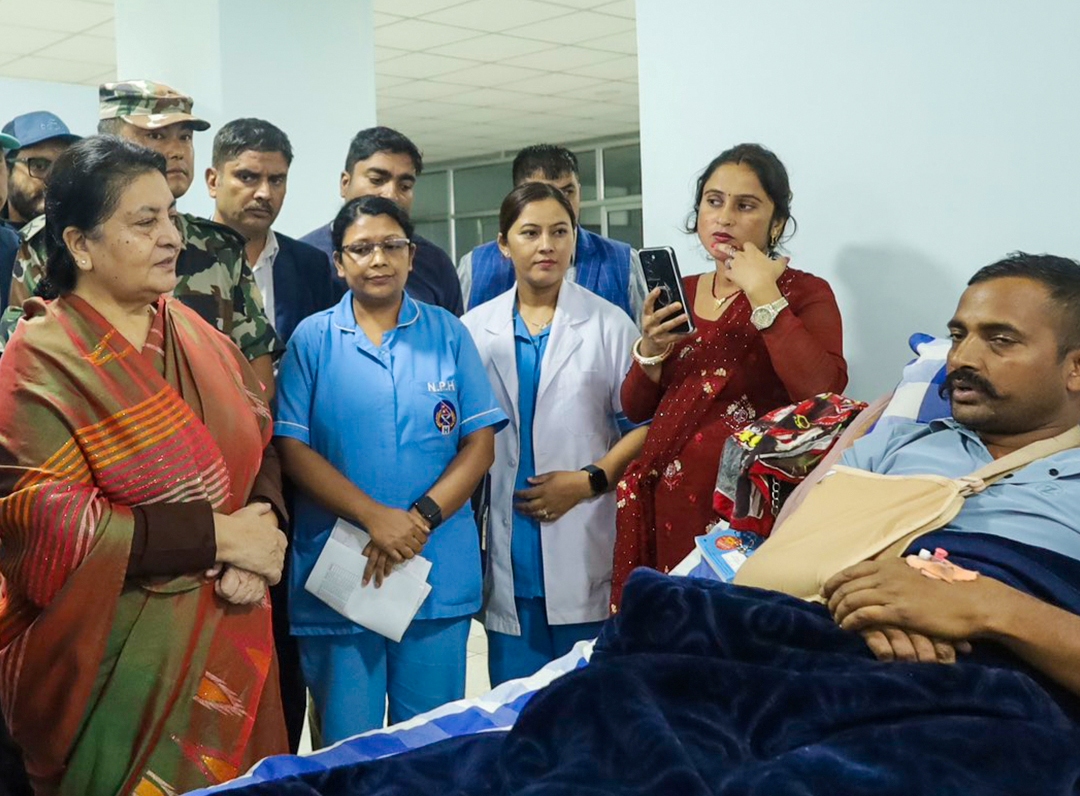 पूर्वराष्ट्रपति भण्डारीले जेन-जी आन्दोलनका घाइतेहरूलाई प्रहरी अस्पताल पुगेर भेटिन्