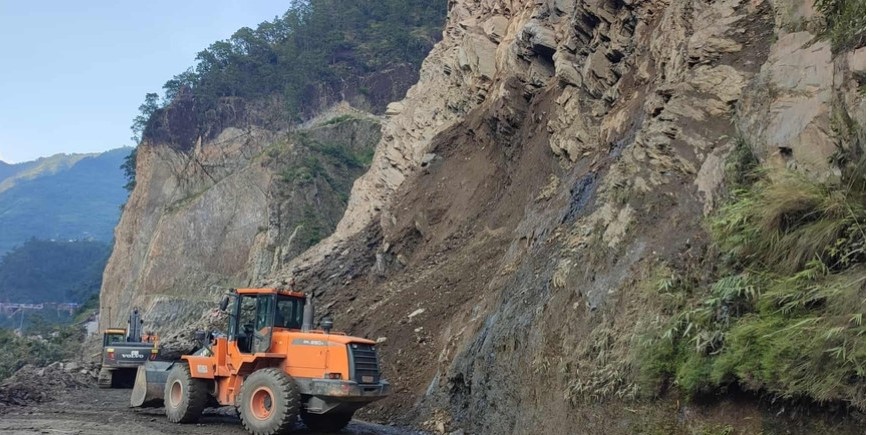 नारायणगढ-मुग्लिन सडक शुक्रबारदेखि अबरुद्ध , हजारौं यात्रुहरु अलपत्र