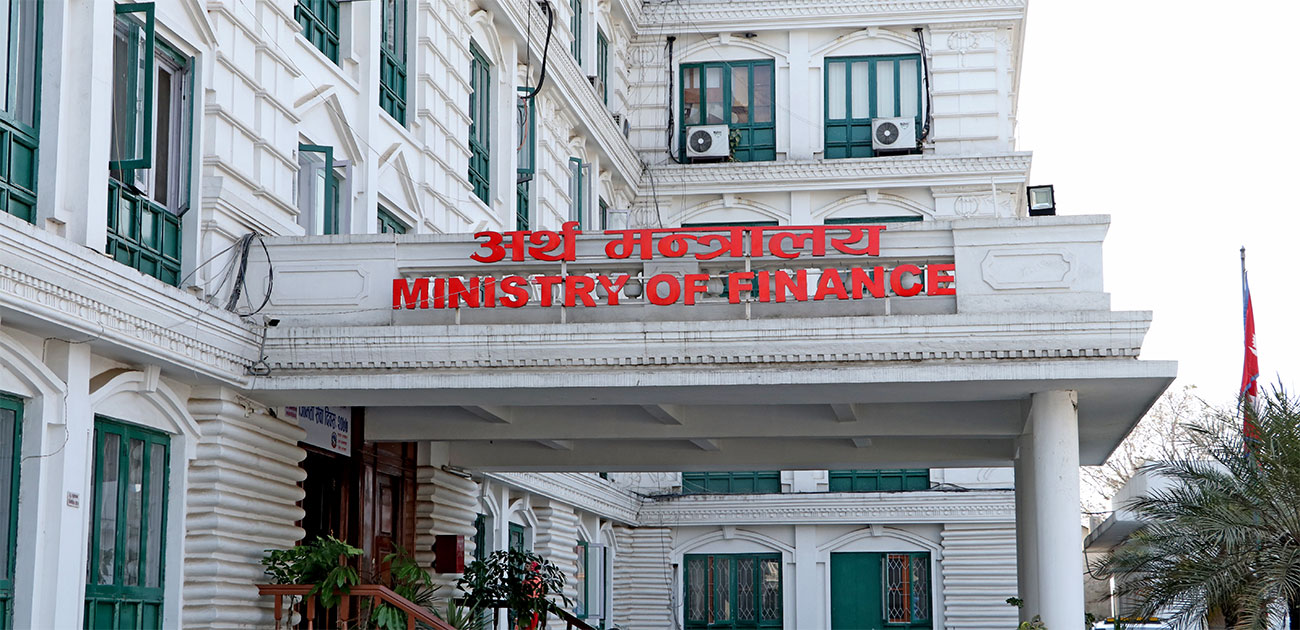 अर्थ मन्त्रालयका तीन सहसचिवहरूको जिम्मेवांरी हेरफेर