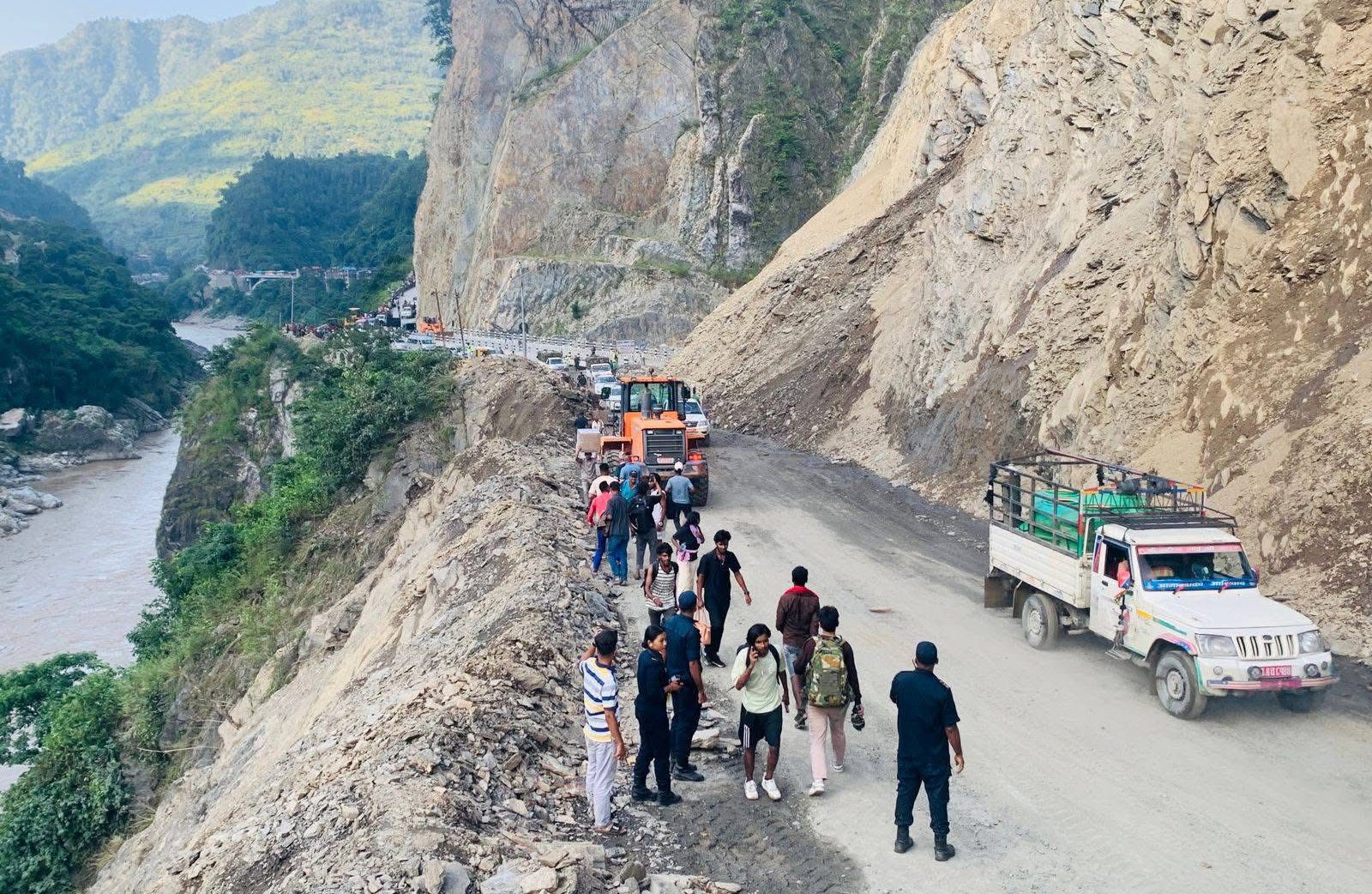 नारायणगढ–मुग्लिन सडक खण्ड एकतर्फी सञ्चालनमा