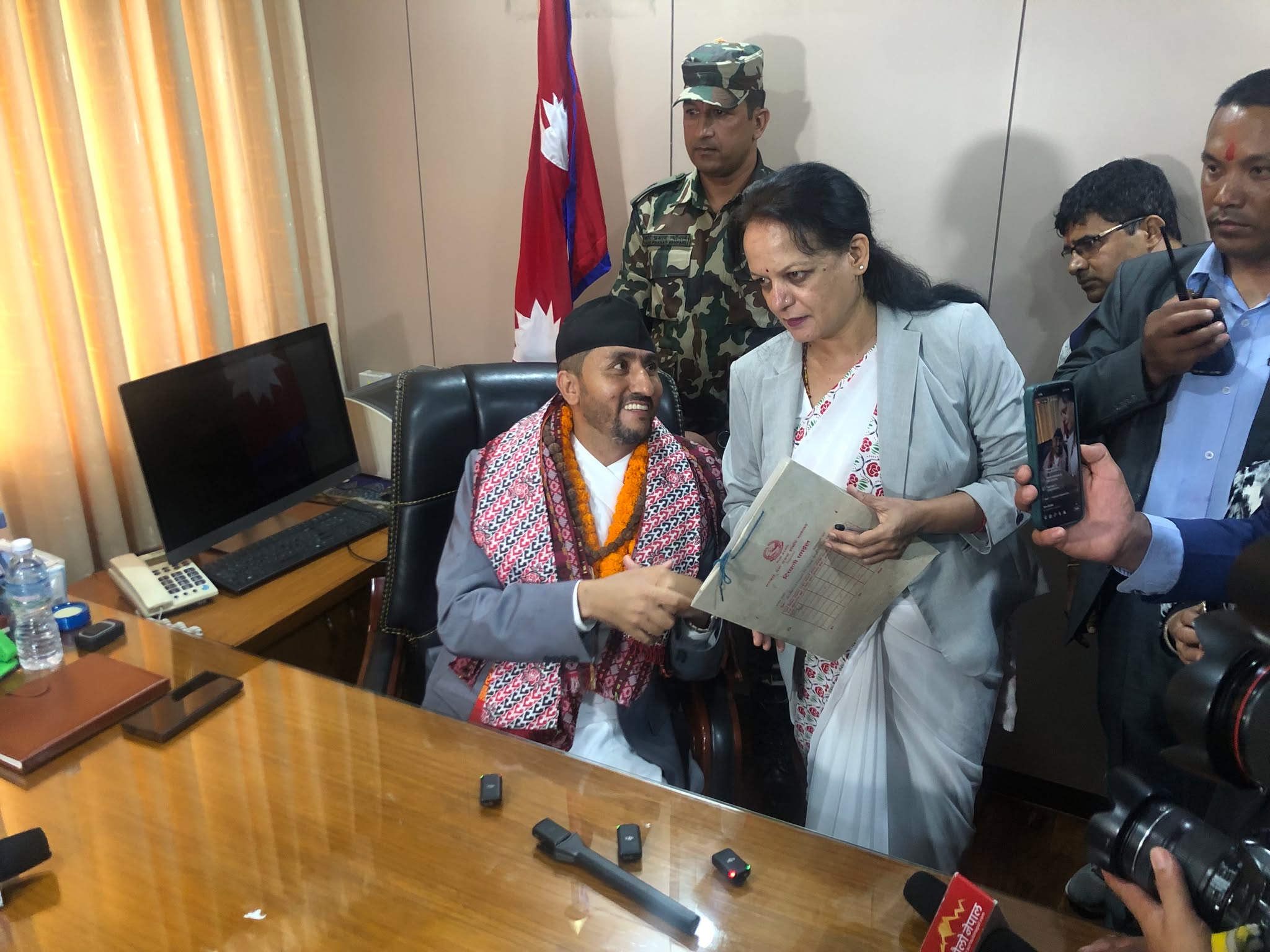 सञ्चारमन्त्री जगदीश खरेलद्वारा पदभार ग्रहण, सार्वजनिक स्थलमा नि:शुल्क इन्टरनेट सेवा उपलब्ध गराउने