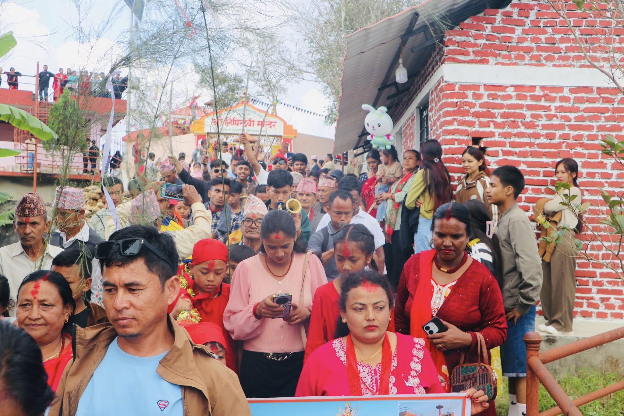पाल्पाको शक्तिपिठ, देवी भगवतीको मन्दिरहरुमा तरबार ठोक्काउँदै निकालियो सराय नाच