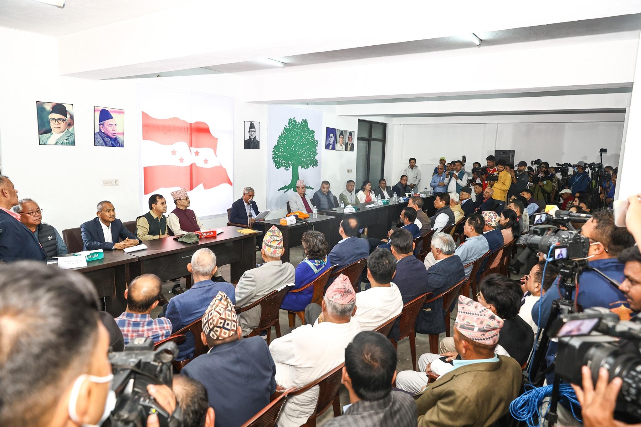 नेपाली  कांग्रेसमा विशेष महाधिवेशन माग्दै कार्यवाहक सभापतिलाई  बुझाइयो हस्ताक्षर