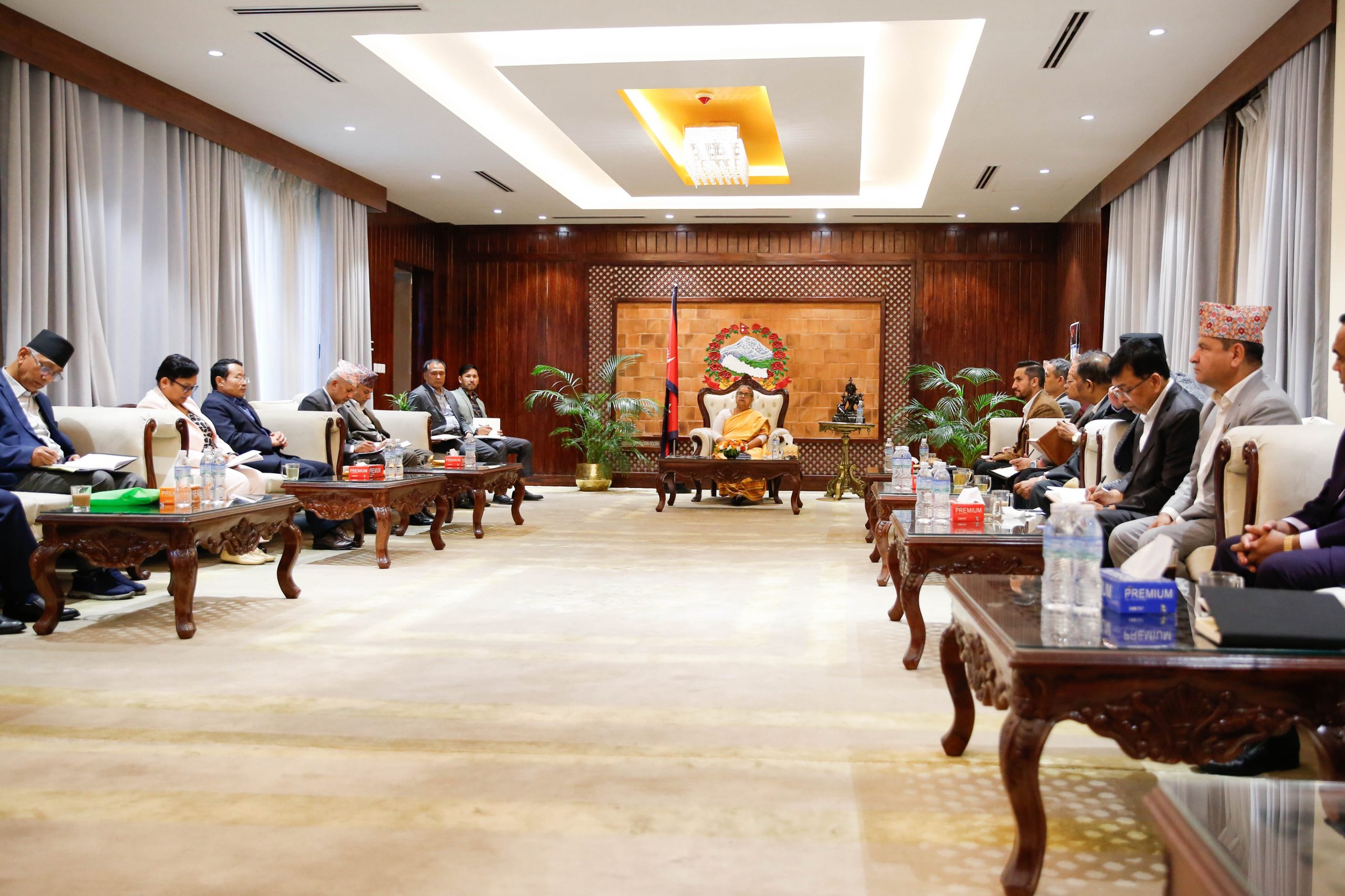 बालुवाटारमा सर्वदलीय बैठक बैठक जारी