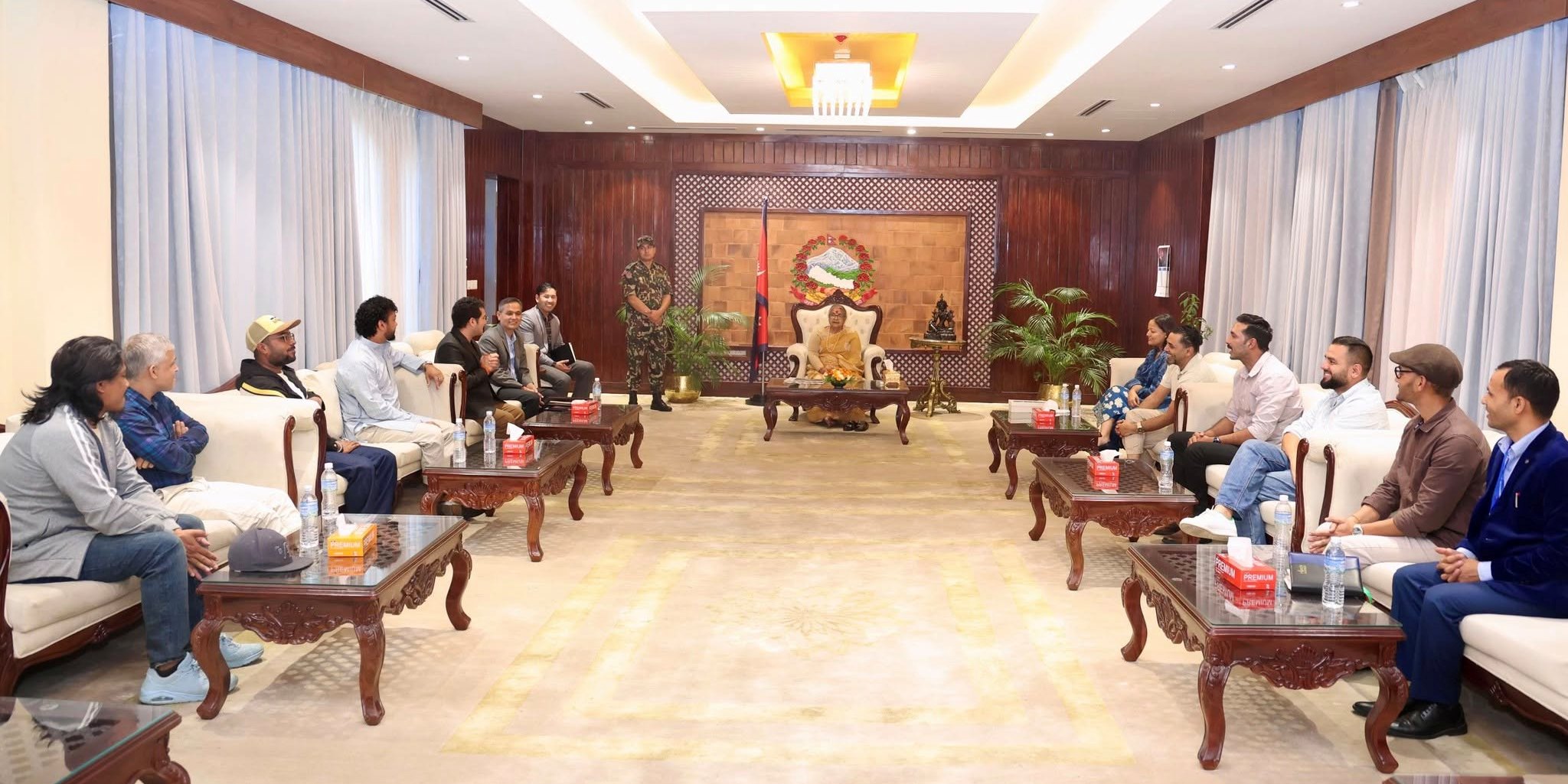 प्रोपोगान्डाबाट नडराई आफ्नो संकल्पअनुसार अघि बढ्न कलाकारलाई प्रधानमन्त्री कार्कीको सुझाव