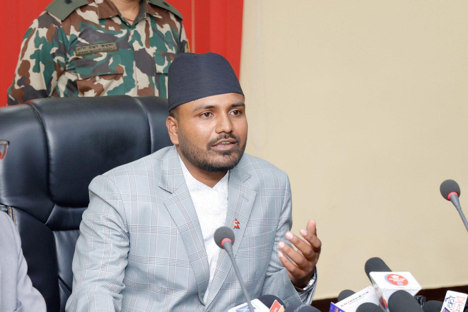 नवनियुक्त युवा तथा खेलकुदमन्त्री गुप्ताले गरे पदभार ग्रहण, मन्त्रालयको बैठक लाइभ गर्ने खेलकुदमन्त्रीको निर्णय