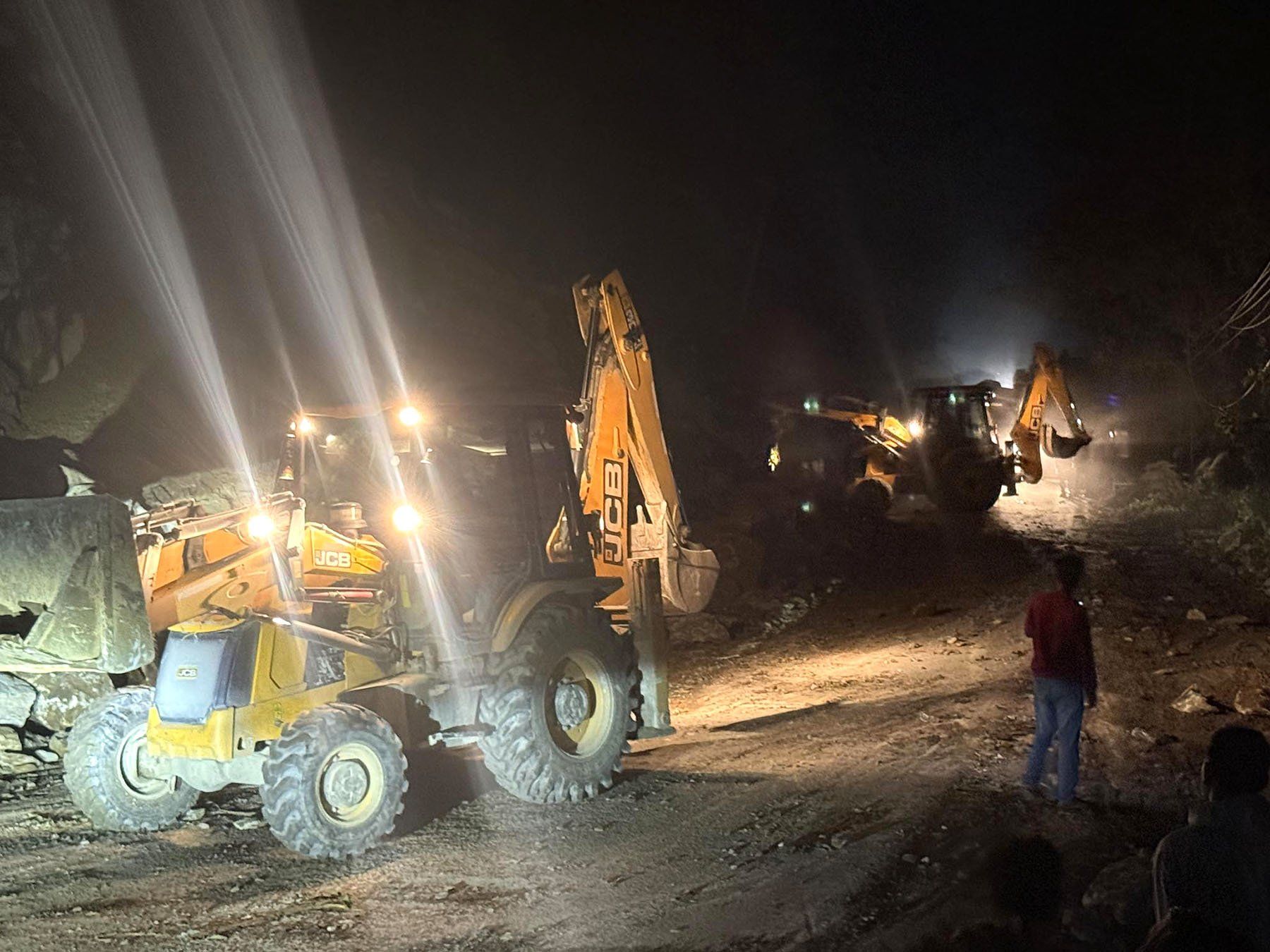 अवरुद्ध पृथ्वीराजमार्ग दुईतर्फी खुल्यो