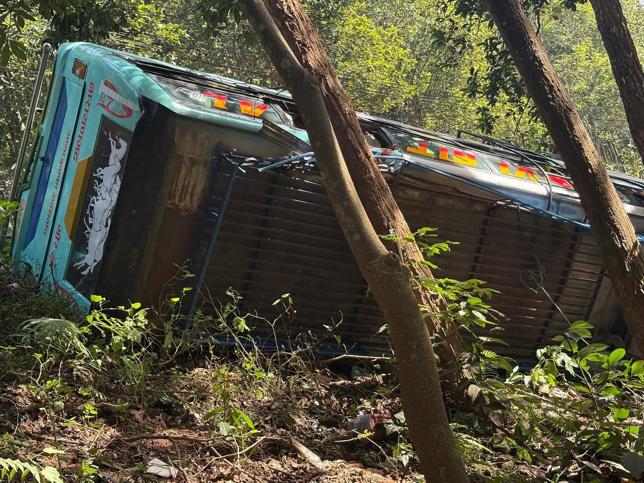 गोरखाको १२ किलोमा बस दुर्घटना