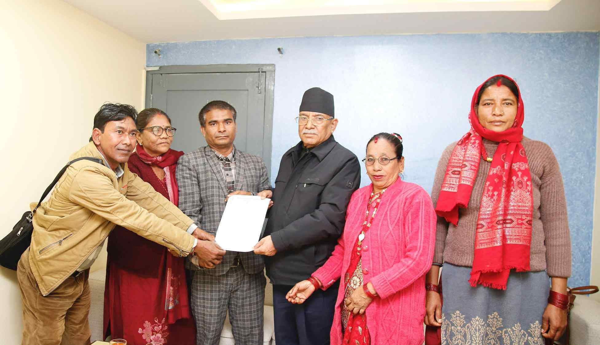 भूमिहीन सुकुम्वासी समस्या समाधानको पहल गरिदिन प्रचण्डसमक्ष आग्रह