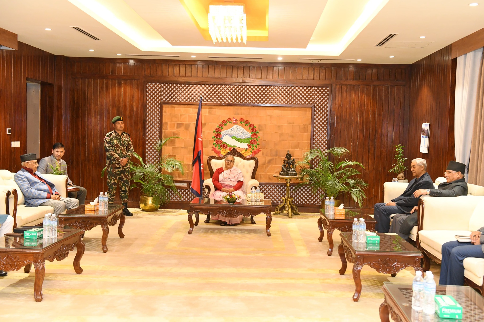 प्रधानमन्त्री कार्कीसँग छलफलमा देउवा, ओली र प्रचण्ड सहभागी