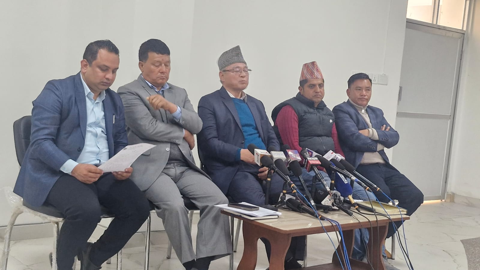 सरकार निर्वाचन सार्ने षडयन्त्रमा छ : एमाले