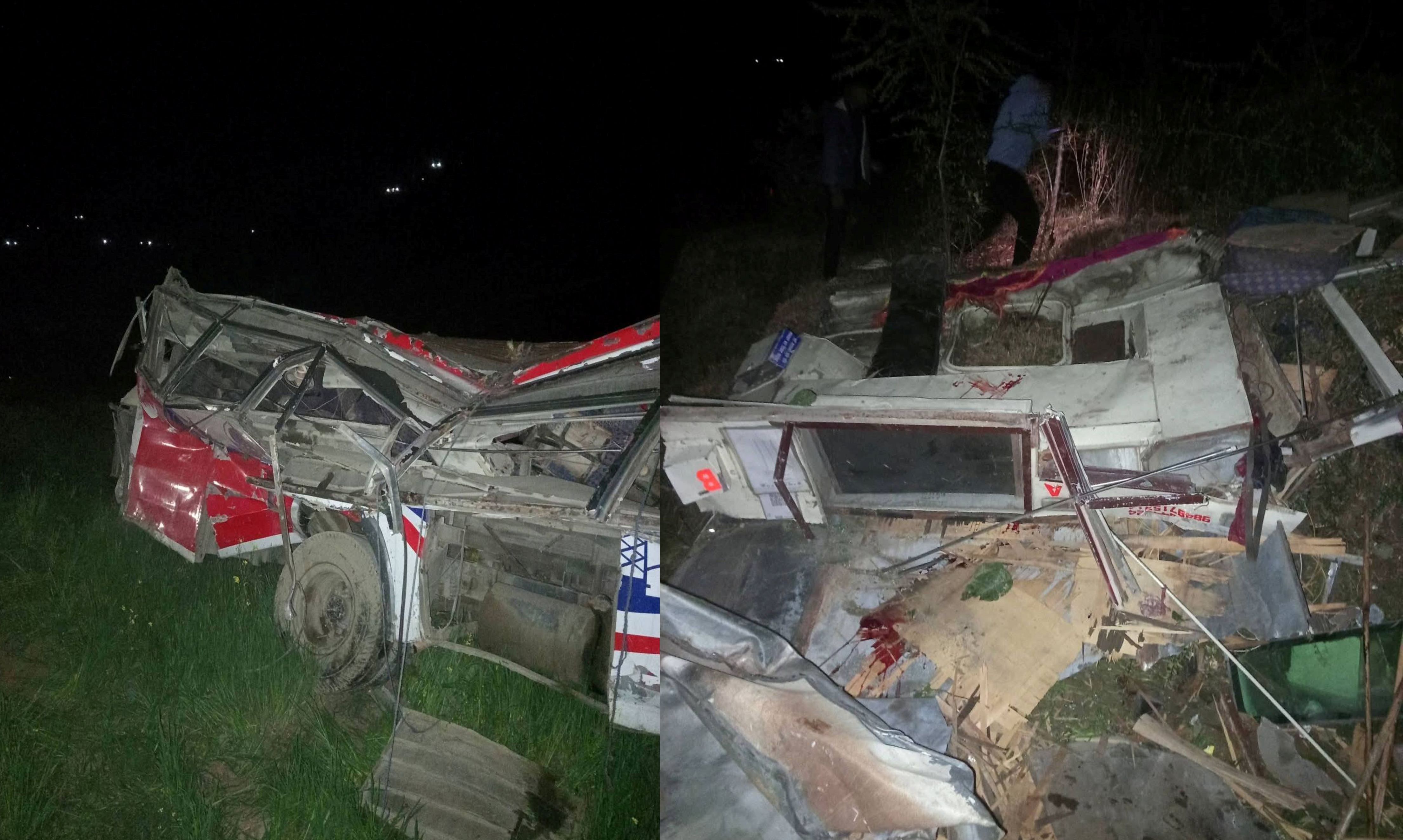 बैतडीमा जन्ती बोकेको बस दुर्घटना