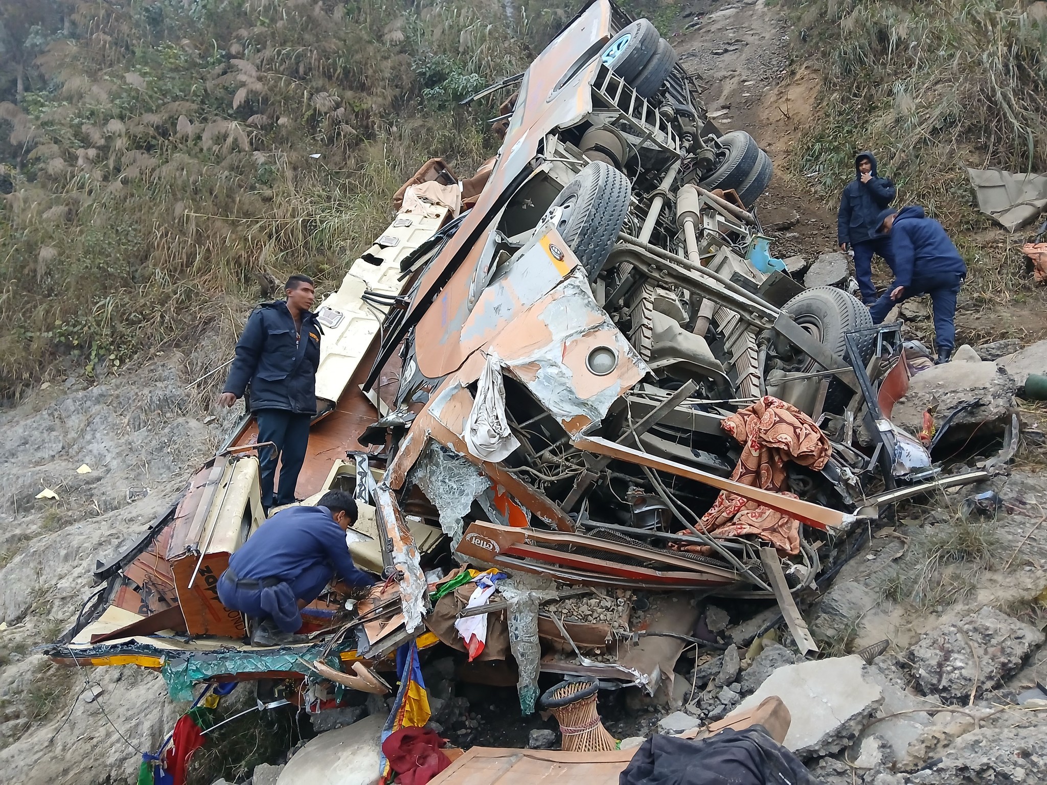 धादिङ बस दुर्घटनामा मृतकको संख्या १९ पुग्यो, ९ जनाको सनाखत