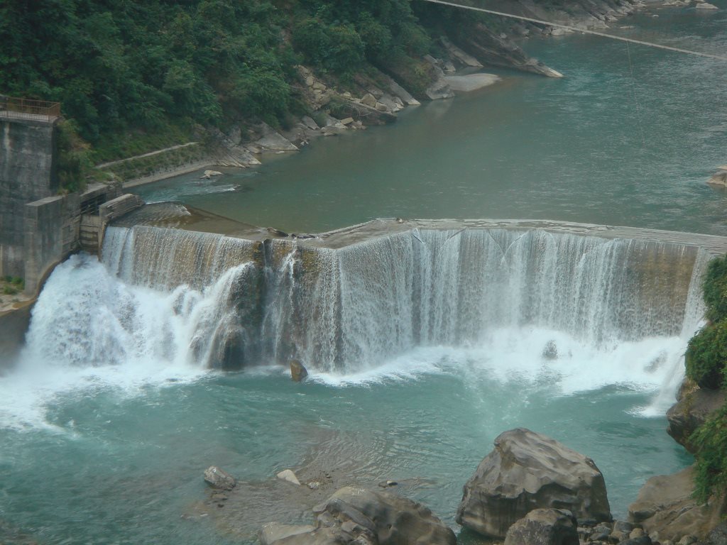 तिनाउ नदीमा डुबेर २ जना बेपत्ता