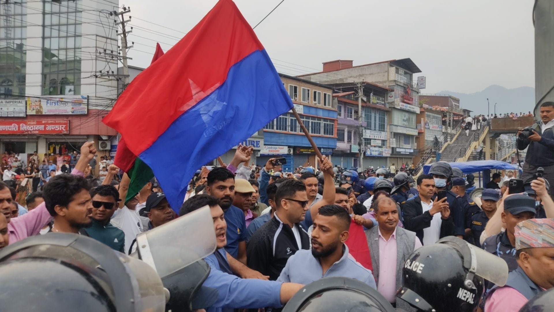 पूर्व प्रधानमन्त्री ओलीको पक्राउ बिरुद्ध बुटवलमा प्रदर्शन