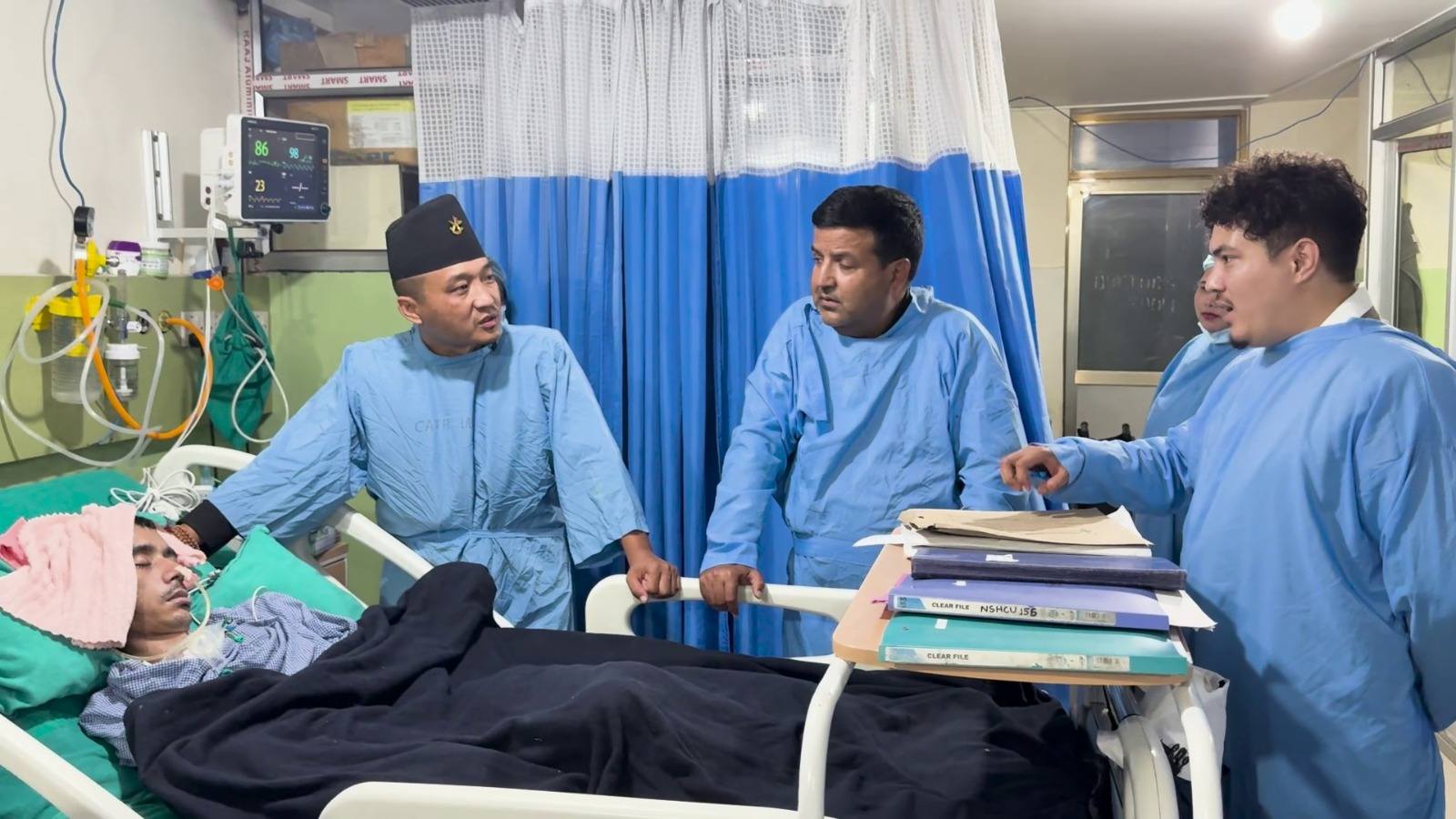 जेनजी आन्दोलनका घाइते भेट्न केएमसी अस्पताल पुगे गृहमन्त्री