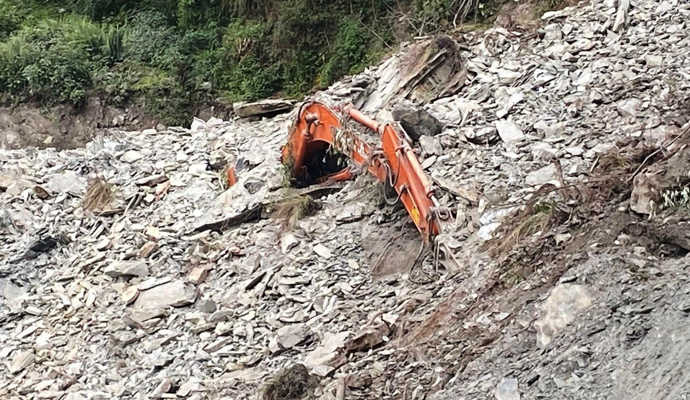 म्याग्दीमा पहिरोले डोजर पुर्दा चालकको मृत्यु