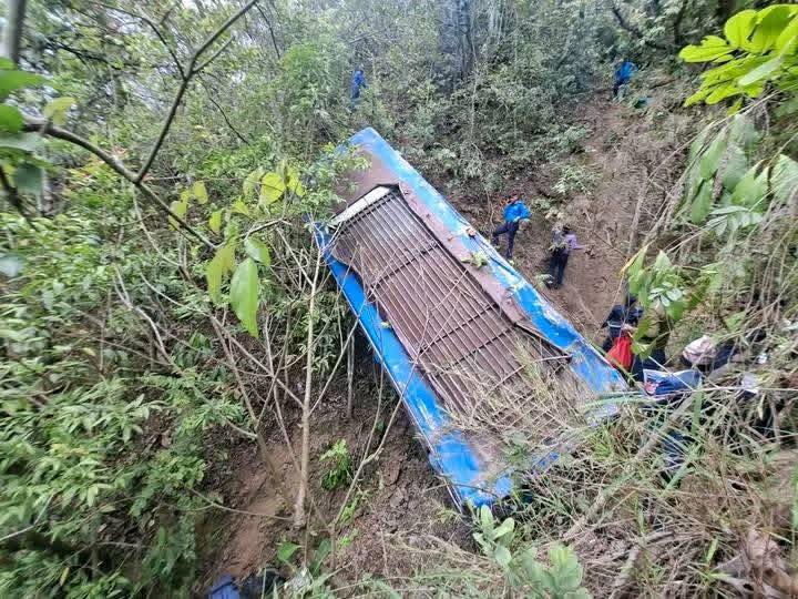 अर्घाखाँची बस दुर्घटना दुईको मृत्यु, २५ जना घाइते
