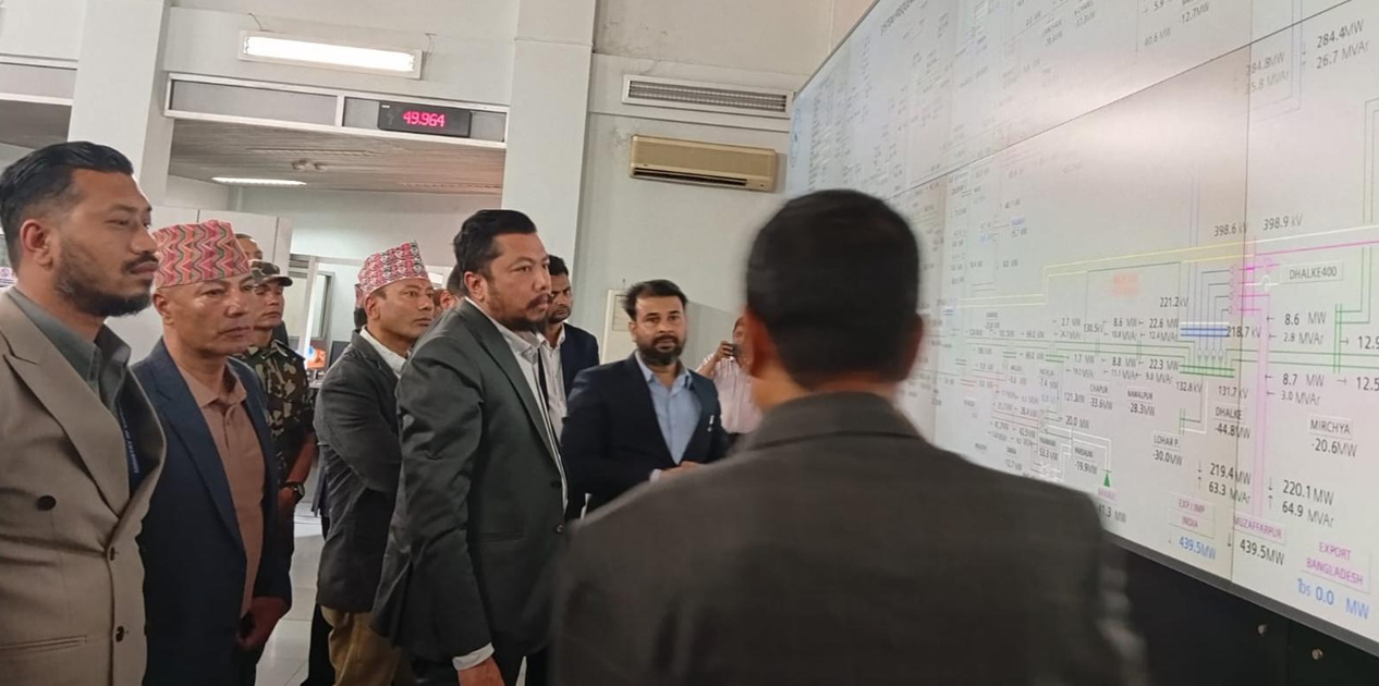 ऊर्जामन्त्री श्रेष्ठद्वारा स्युचाटारस्थित विद्युत् भार प्रेषण केन्द्रको निरीक्षण