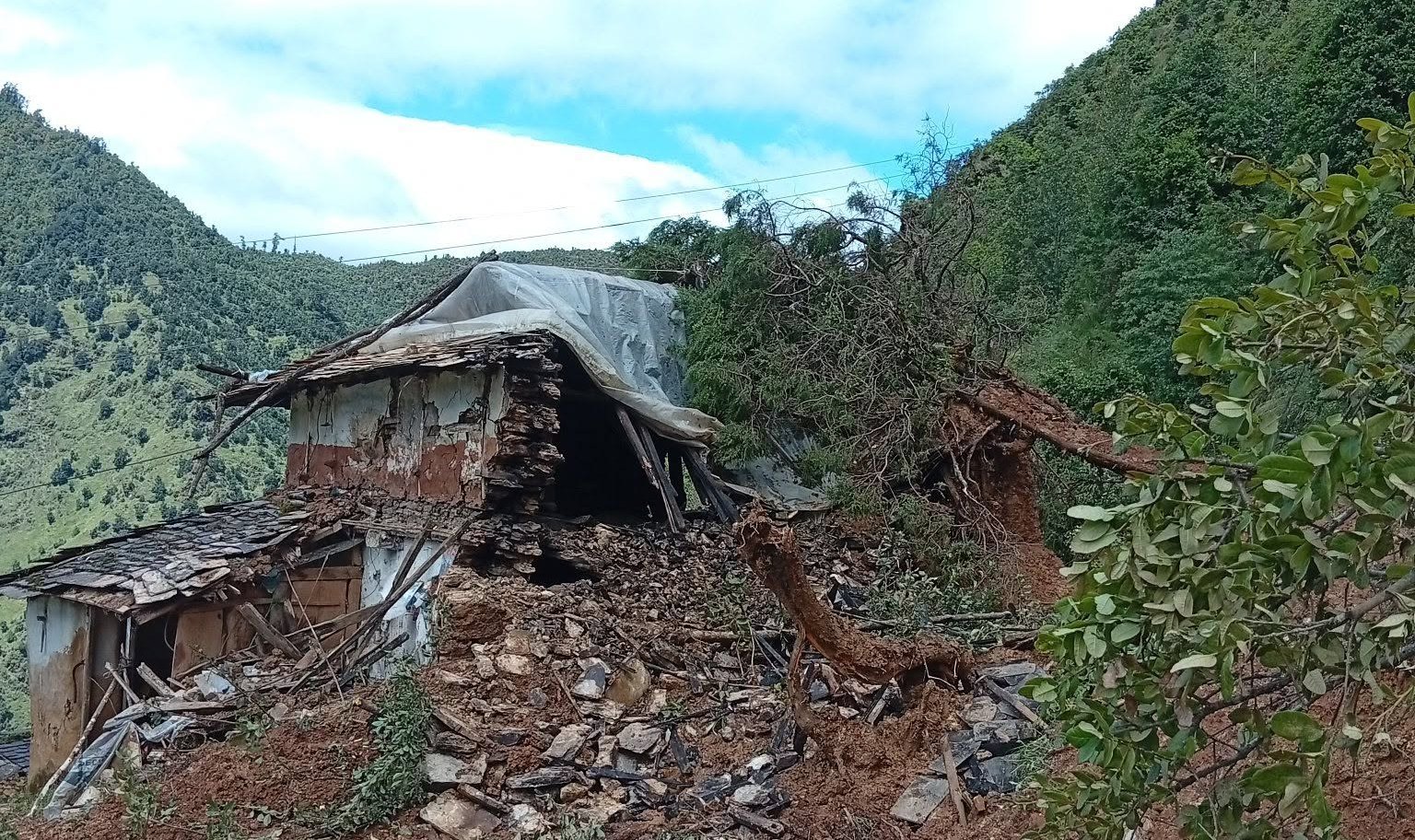 बागलुङमा बाढीपहिरोः ६१ घर गोठ बगे, ५१ घरमा आंशिक क्षति