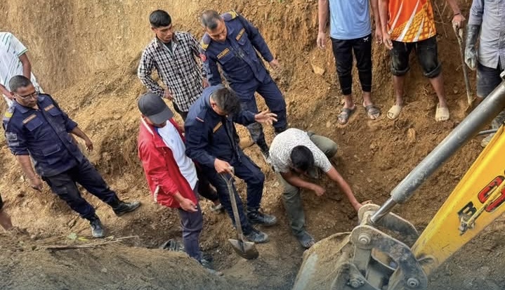बागलुङमा सडक खन्ने क्रममा ढिस्कोले पुरिएका मध्ये दुई मजदुरको मृत्यु