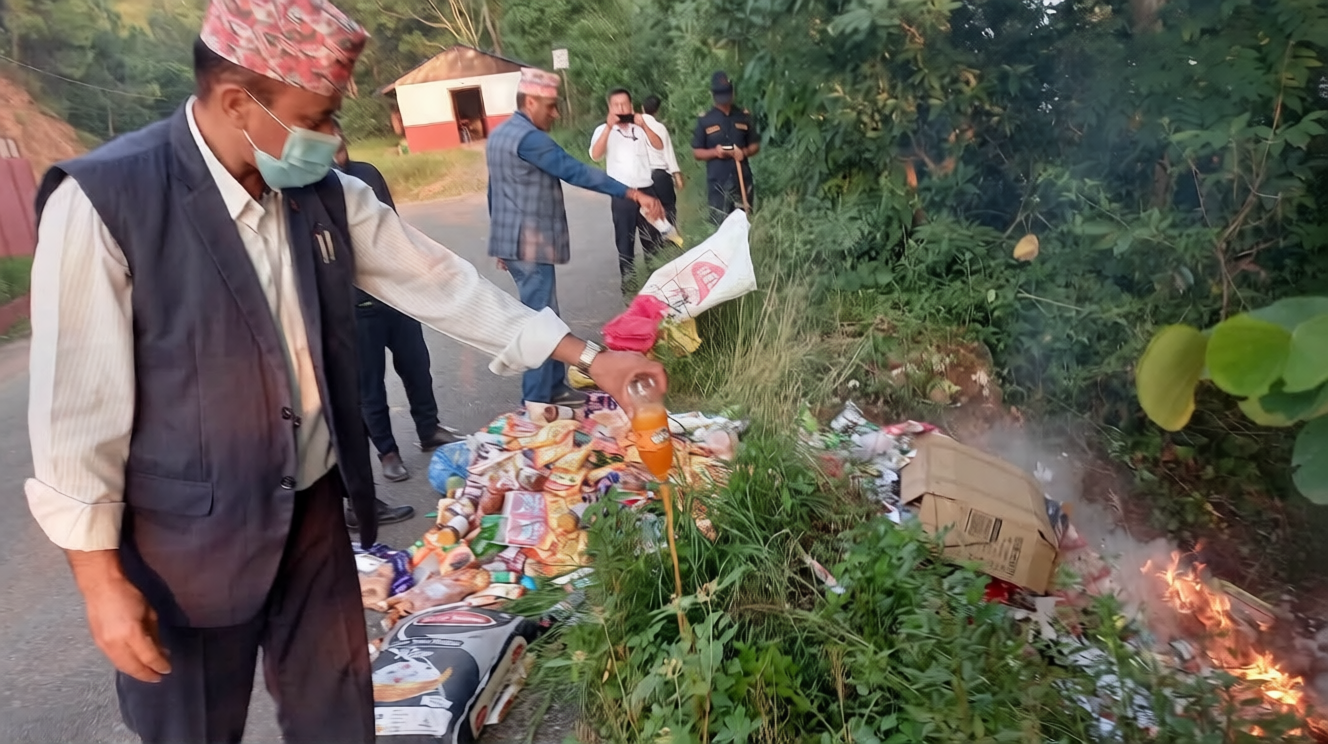 पाल्पामा लामाे समयपछि बजार अनुगमन भेटियाे म्याद नाघेका खाद्य बस्तु
