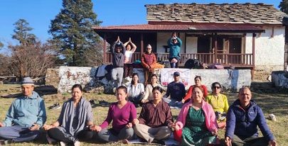 बाँकेका साहित्यकारहरुद्वारा खप्तडमा साहित्यिक यात्रा