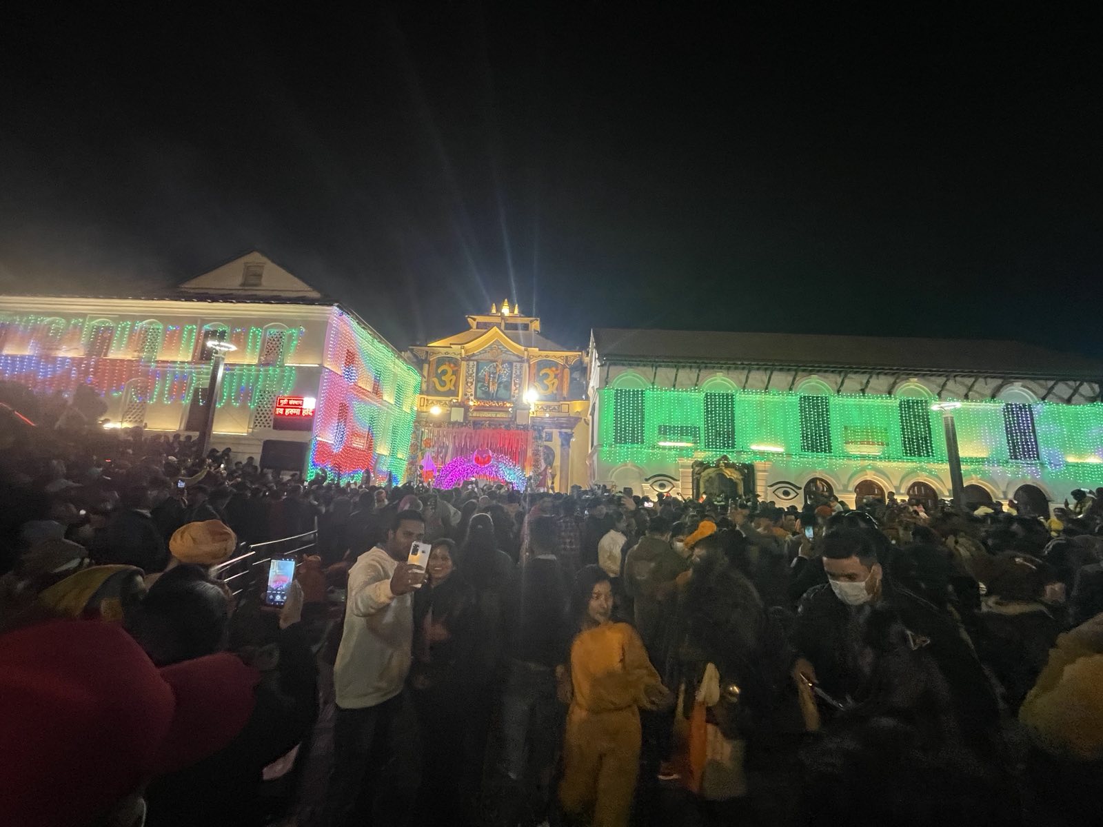 महाशिवरात्री पर्व को लागि झलमल्ल पशुपति  मन्दिर।