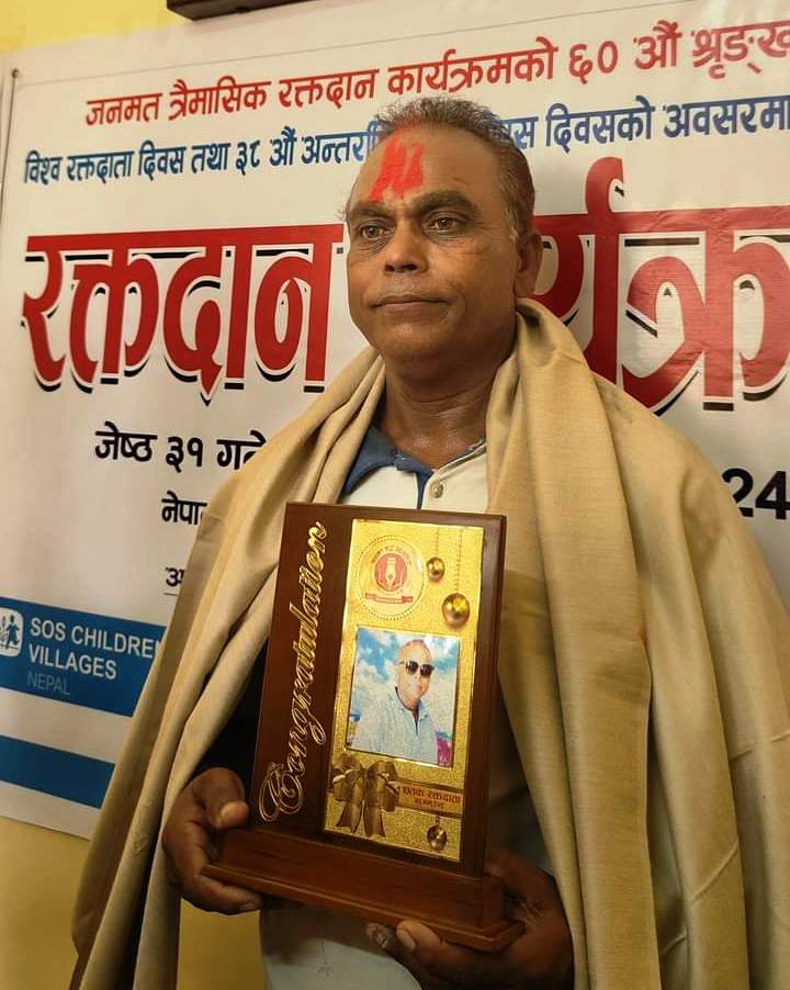 जनमतको ६० औं श्रृङ्खलामा ४१ जनाले रक्तदान गरे ,पत्रकार पवन जायसवाललाई शतक रक्तदाता सम्मान